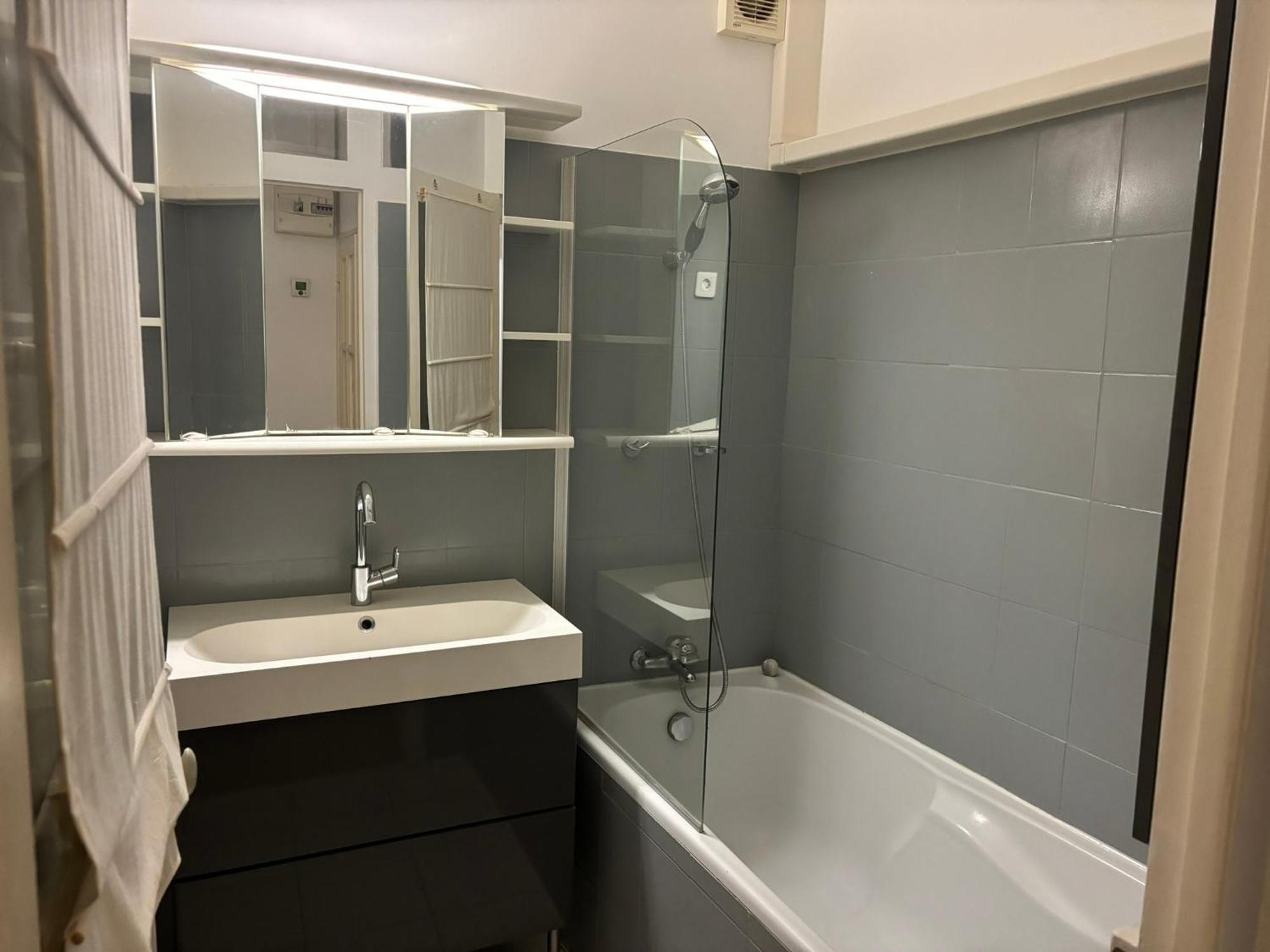 2 Bedroom Funky Apartment In The Heart Of The Old Town Of Antibes Exterior photo