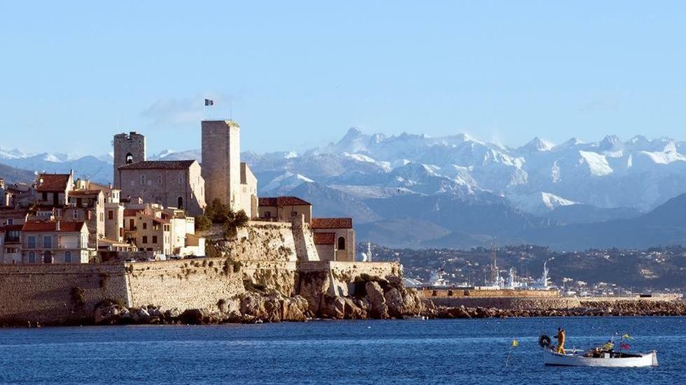 2 Bedroom Funky Apartment In The Heart Of The Old Town Of Antibes Exterior photo